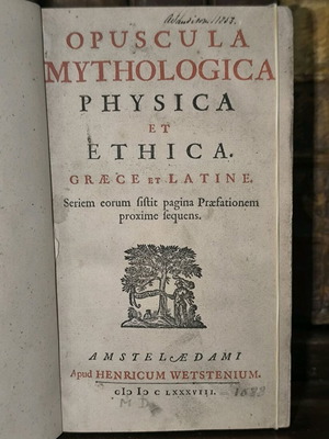 Opuscula Mythologica Physica et Ethica 1688 μεταχειρισμένο βιβλίο με ελληνικό και λατινικό κείμενο