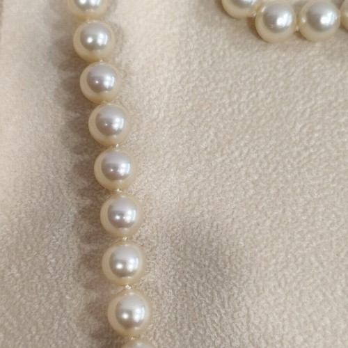 Vintage Majorica Pearl Necklace cream-white, like new