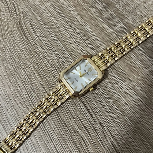 Quartz gold wristwatch, steel, missing clasp screw