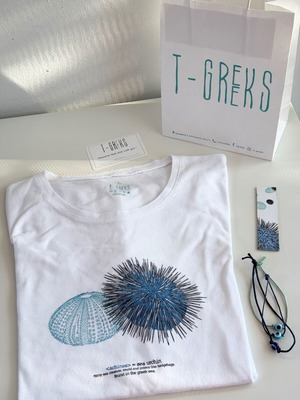 T-Greeks T-shirt with sea urchin like new, size L, white and blue