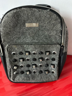 Doca felt backpack used in grey and black