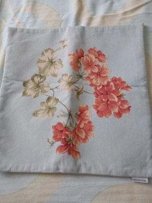 English Home sofa pillows like new, set of 2, 45x45 cm