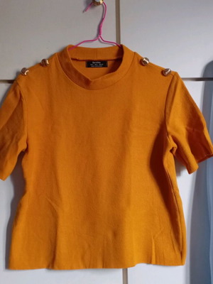 Cotton cropped blouse with decorative shoulder buttons like new, size L