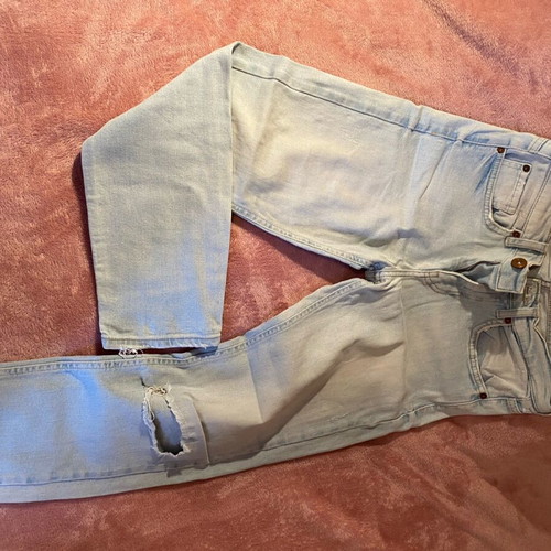 Bershka women's jeans used, blue, elastic with knee rip