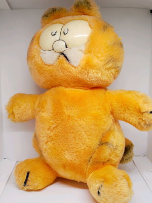 Garfield and Bugs Bunny plush toys used, collectible pack