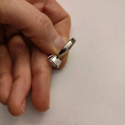Solitaire ring with Swarovski element like new