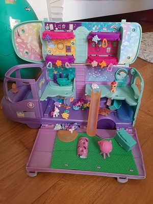 Dolls and toys like new