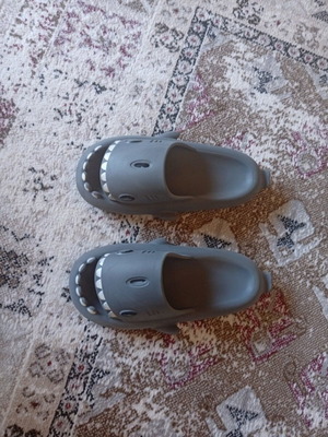 Shark slippers used, gray, size 46, missing top fins
