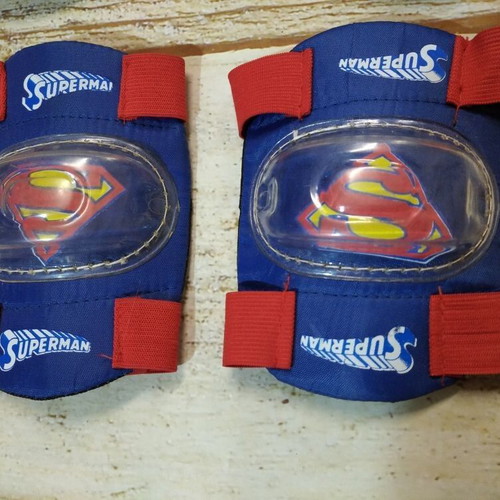 Superman wrist and knee pads set like new