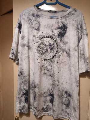Short Sleeve Blouse 2XL like new in white and grey "stained" color