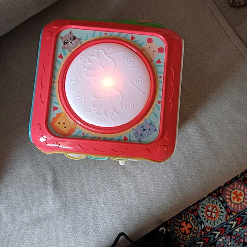 Activity cube like new for 18+ months