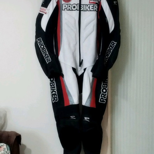 Probiker motorcycle suit new leather size Large for track or road