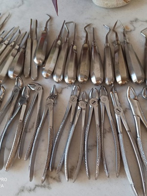 Dental hand instruments like new, large quantity