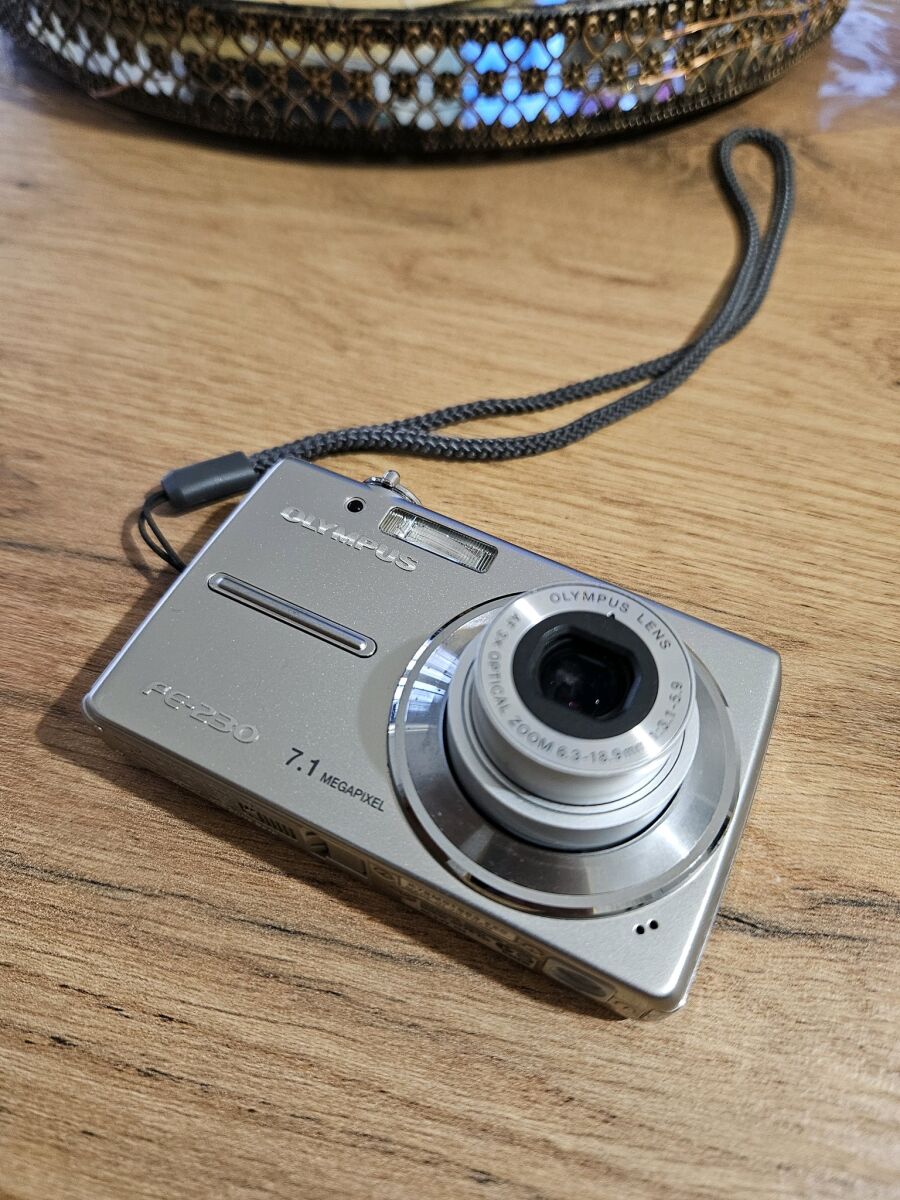 Olympus FE 230 digital camera like new - € 85,00 - Vendora.cy