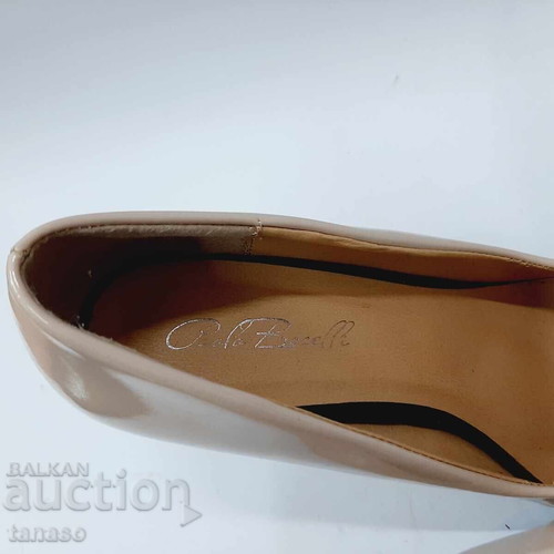 Vintage Italian high heel shoes used, beige patent leather with black heel