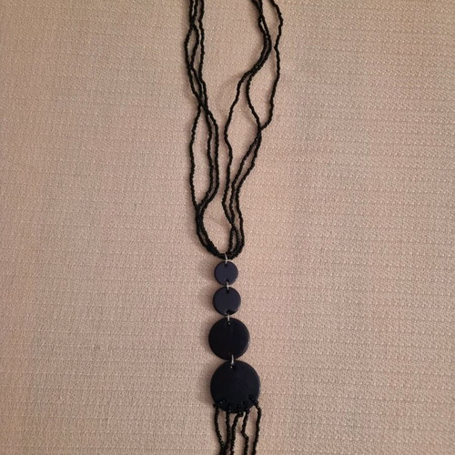 Necklace like new, black, barely used in very good condition