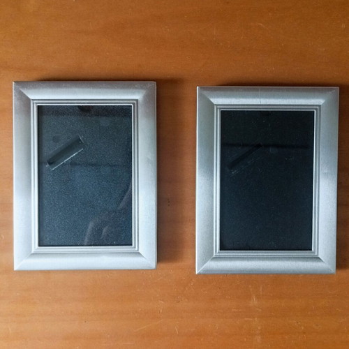 Set of 2 Silver Photo Frames like new, 9x12 cm
