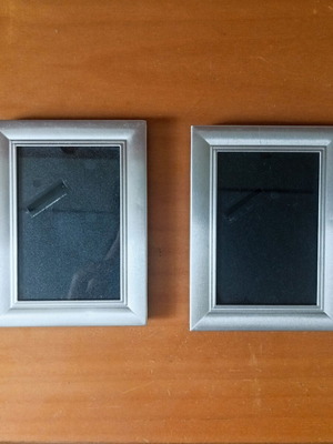 Set of 2 Silver Photo Frames like new, 9x12 cm