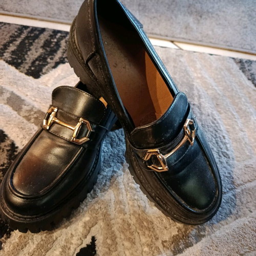 Loafers with gold chain, new, size 40, black