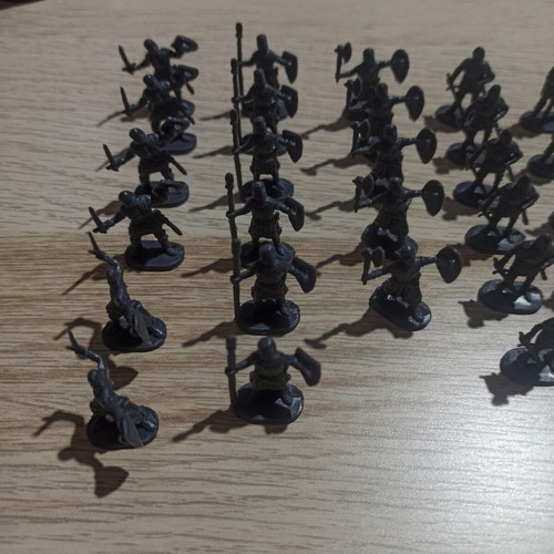 Toy soldiers set of 51 new in 12 different poses