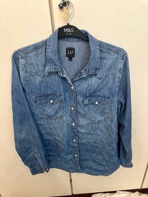GAP denim shirt women's like new, blue, size L