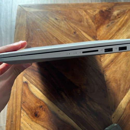 Lenovo laptop like new with small dent, 15.6", Intel Core i5, 16GB, 500GB HDD