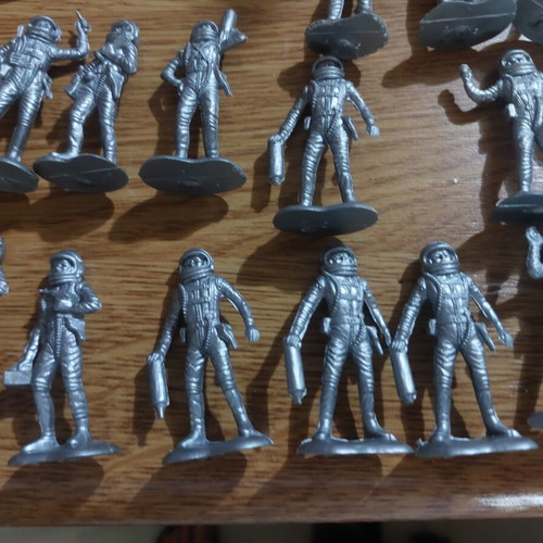 Solpa astronaut figures used, pack