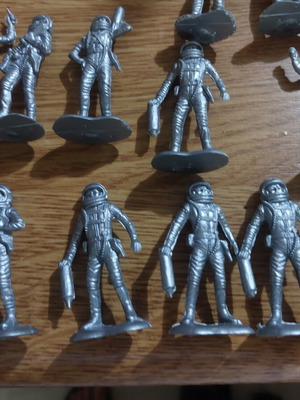 Solpa astronaut figures used, pack