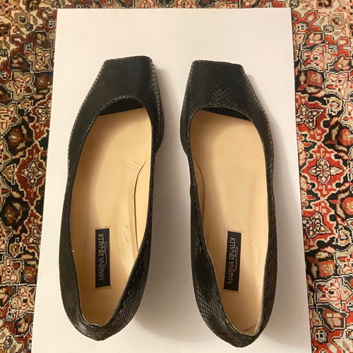 Women’s mid high heel shoes genuine leather like new, black