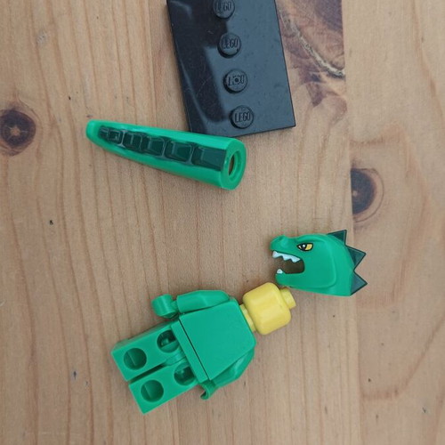 Lego Lizard Man Minifigure like new, Series 5