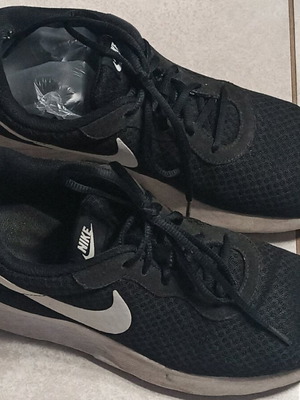 Nike athletic shoes used, size 44.5, black and white