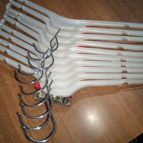 Store clothing hangers like new, pack of 14, white pearl