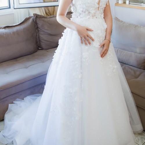 Wedding dress princess A-line with 3D flowers and veil like new