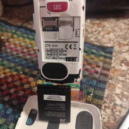 ZTE R340E phone like new, dual SIM, large buttons, white