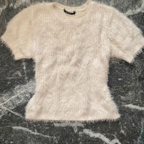 Stradivarius white fuzzy short sleeve sweater like new, size S
