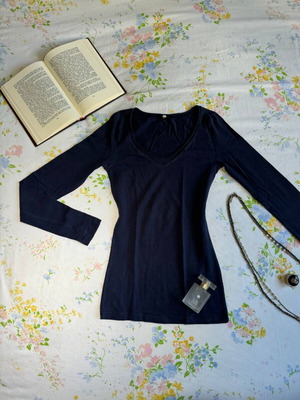V-neck long-sleeved shirt used, dark blue, sizes XS and S