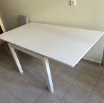 Extendable dining table with 4 chairs