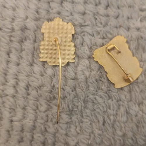 Liverpool collectible pins like new, one without clasp