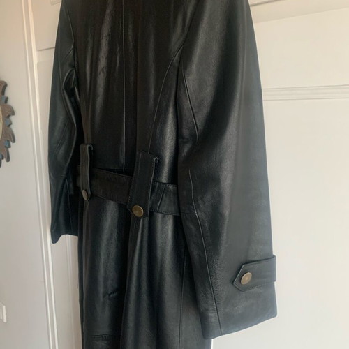 Laura Donini leather coat like new, black with belt