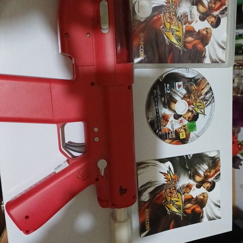 Street Fighter PS3 game and gun like new