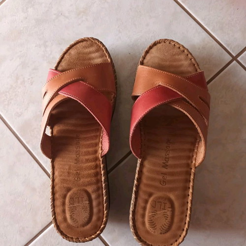 FILD platforms used, size 40, colorful, anatomic