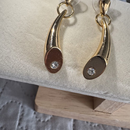 Earrings like new, gold tone, dangle