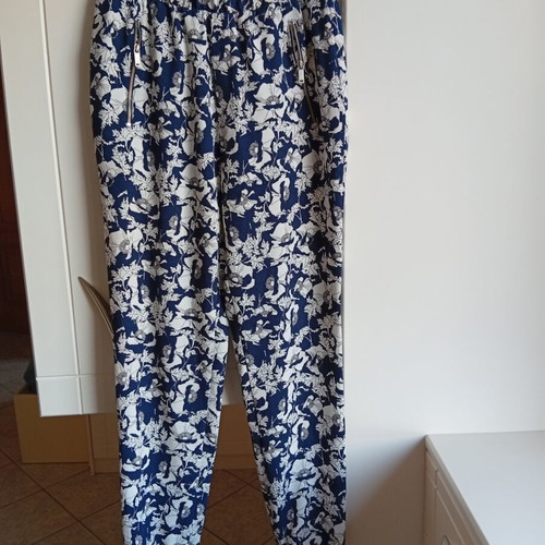 Floral jogger pants like new, size S, blue and white