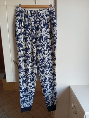 Floral jogger pants like new, size S, blue and white