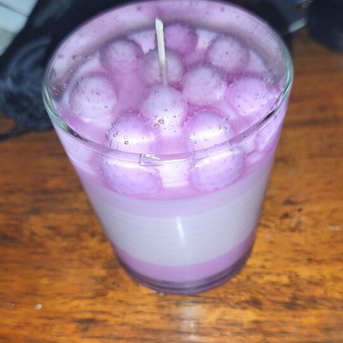 Aromatic candle with strawberry and chocolate ganache scent