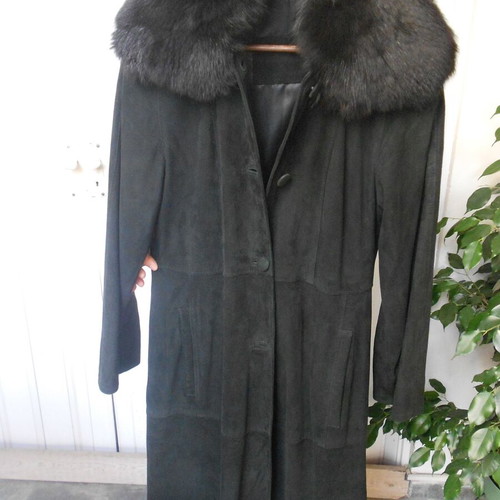 Women's long suede genuine leather coat with removable fur collar size 38 like new