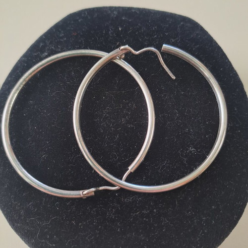 Steel hoop earrings like new, 4.5cm diameter, silver color