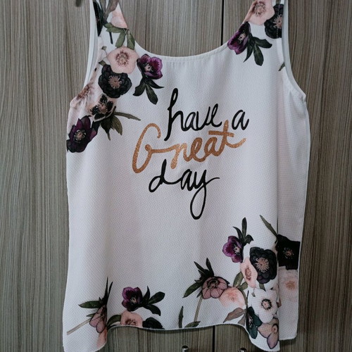 Top like new with floral print, size M, white