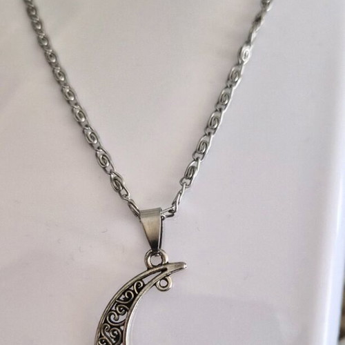 Crescent moon pendant used with carved designs silver color
