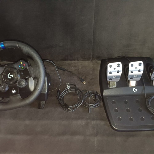 Logitech G920 Steering Wheel Like New Compatible with PC and Xbox Series S/X